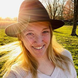 Meet your Posher, Courtney